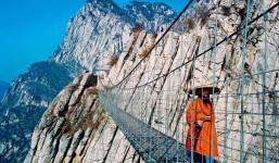 Du ngoạn năm ngọn núi thiêng nhất Trung Quốc